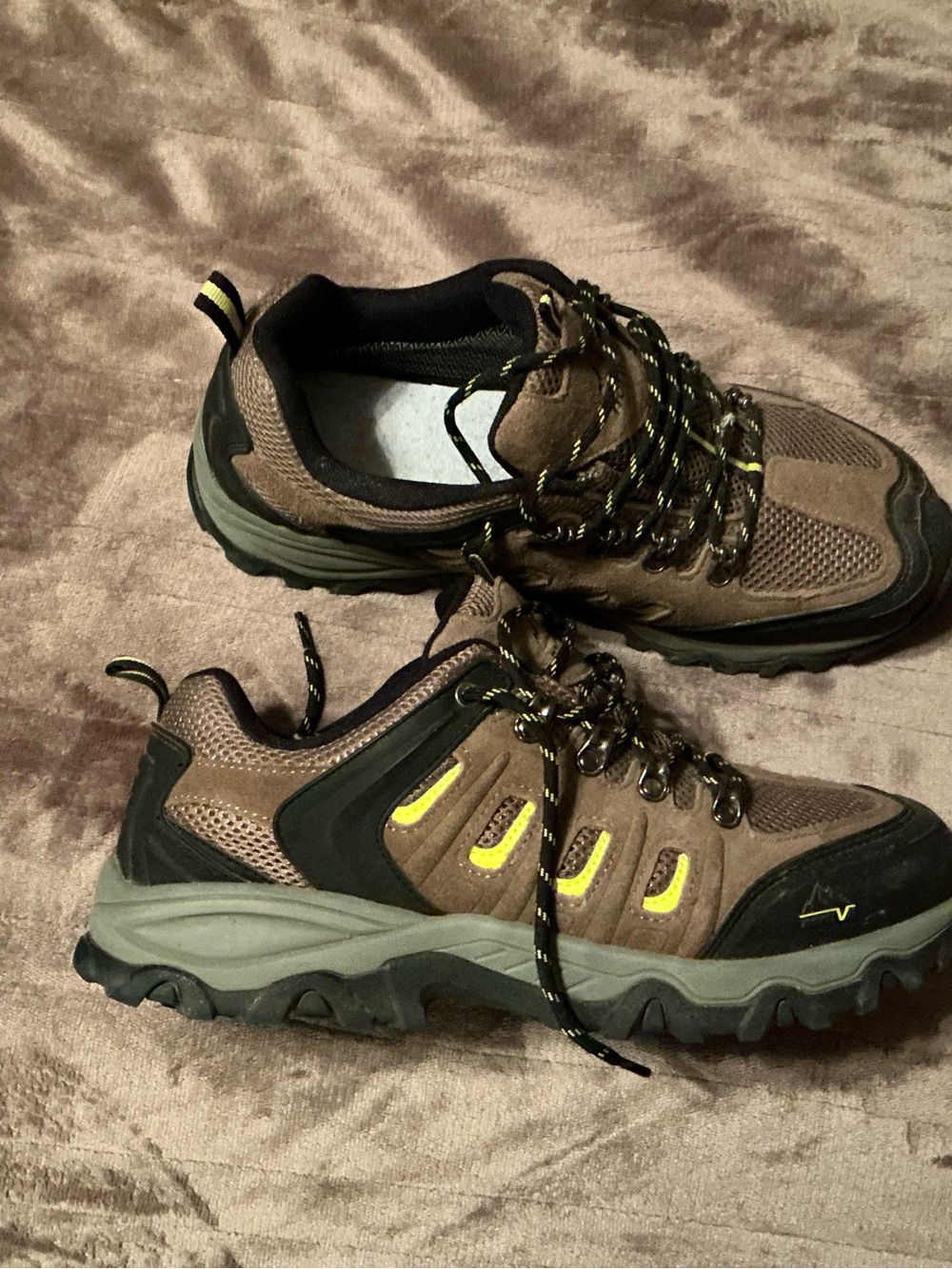 Men's Brown Outdoor Trail Shoes with Yellow Accents